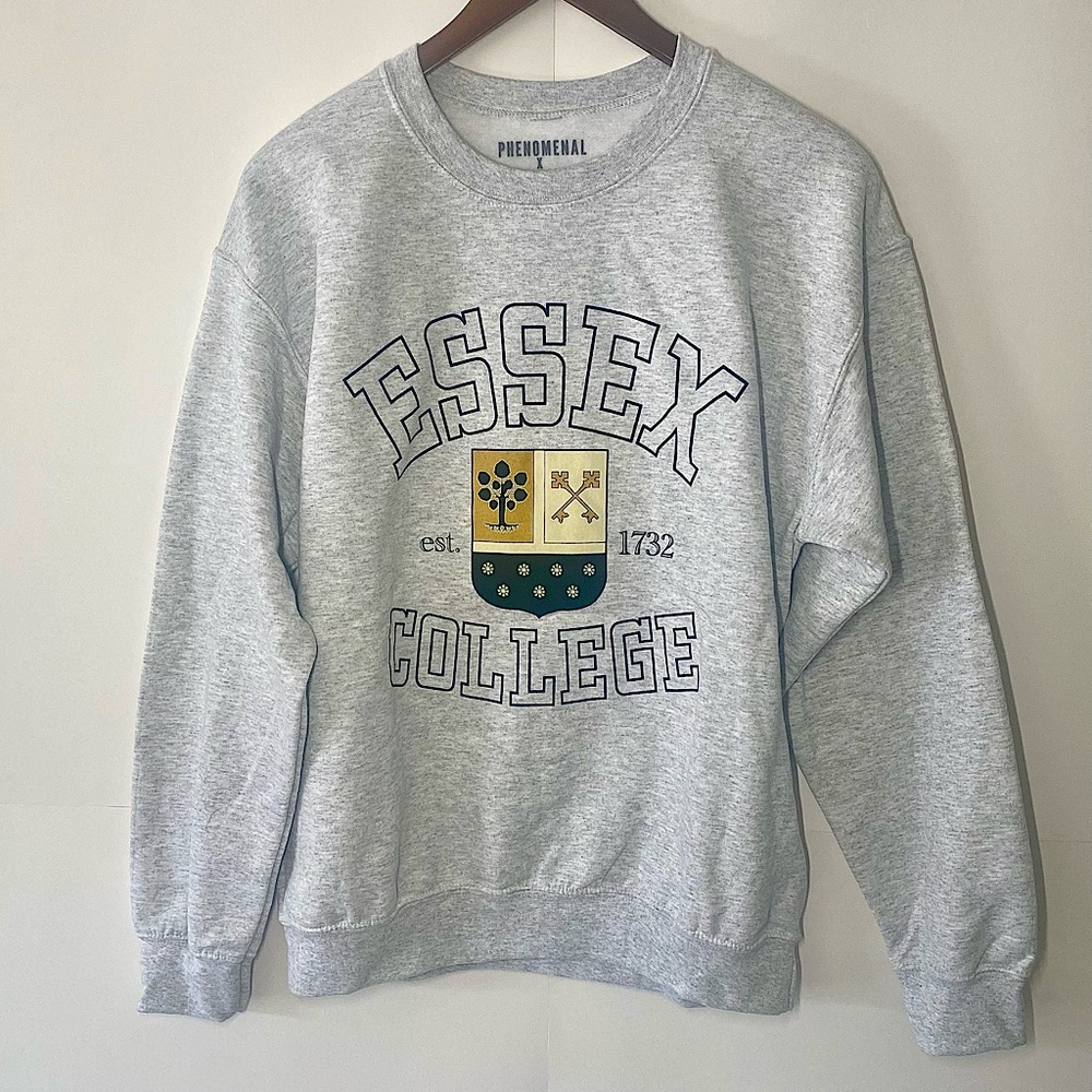 “Sex Lives of College Girls” Essex College |Size M| Grey Lightweight Sweatshirt